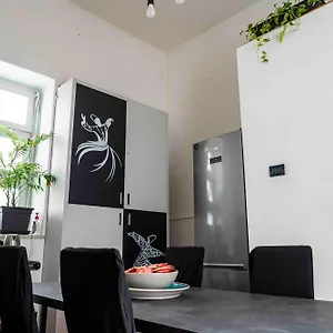  Apartment Travellers Photo